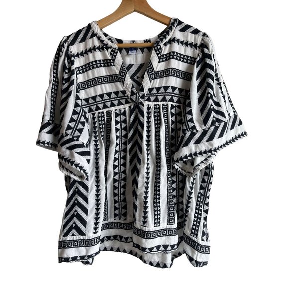 Old Navy Aztec V Neck Top - Picture 2 of 10